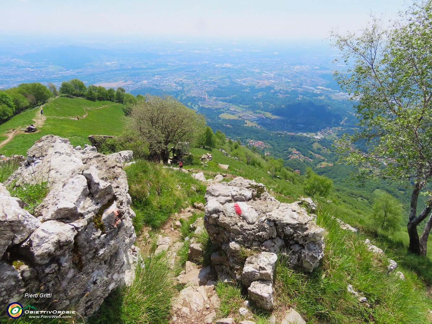 54 Mezzogiorno...scendo baciato dal sole meridiano.JPG